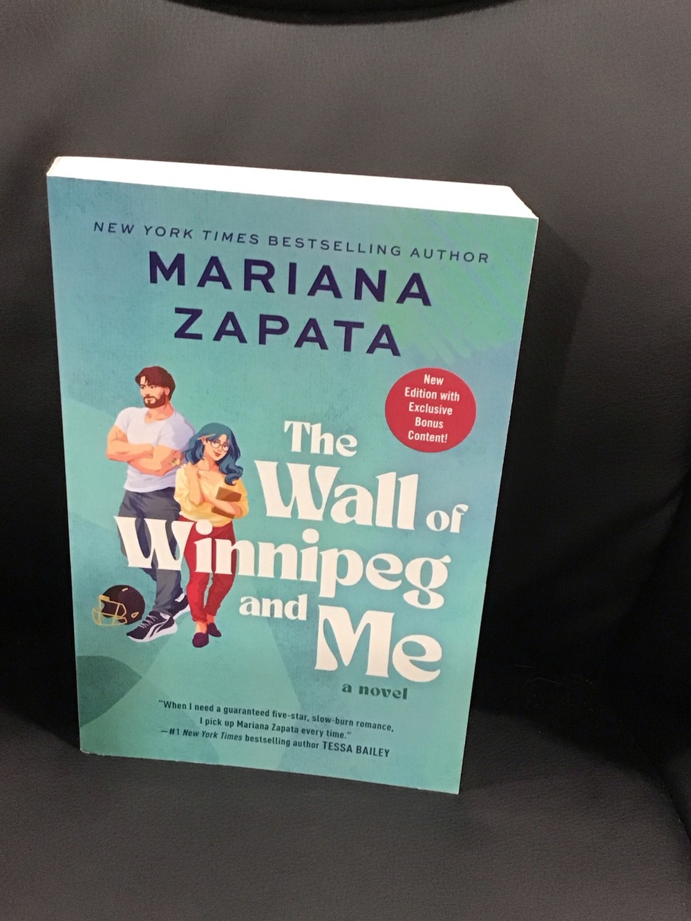 Mariana Zapata — The Wall of Winnipeg and Me Contemporary Romance Paperback